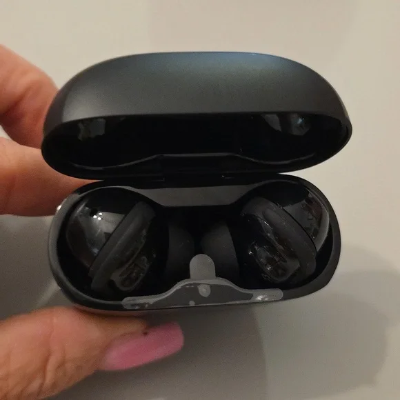 Bose QuietComfort  Black Wireless Earbuds(Read Description) - Picture 5 of 5